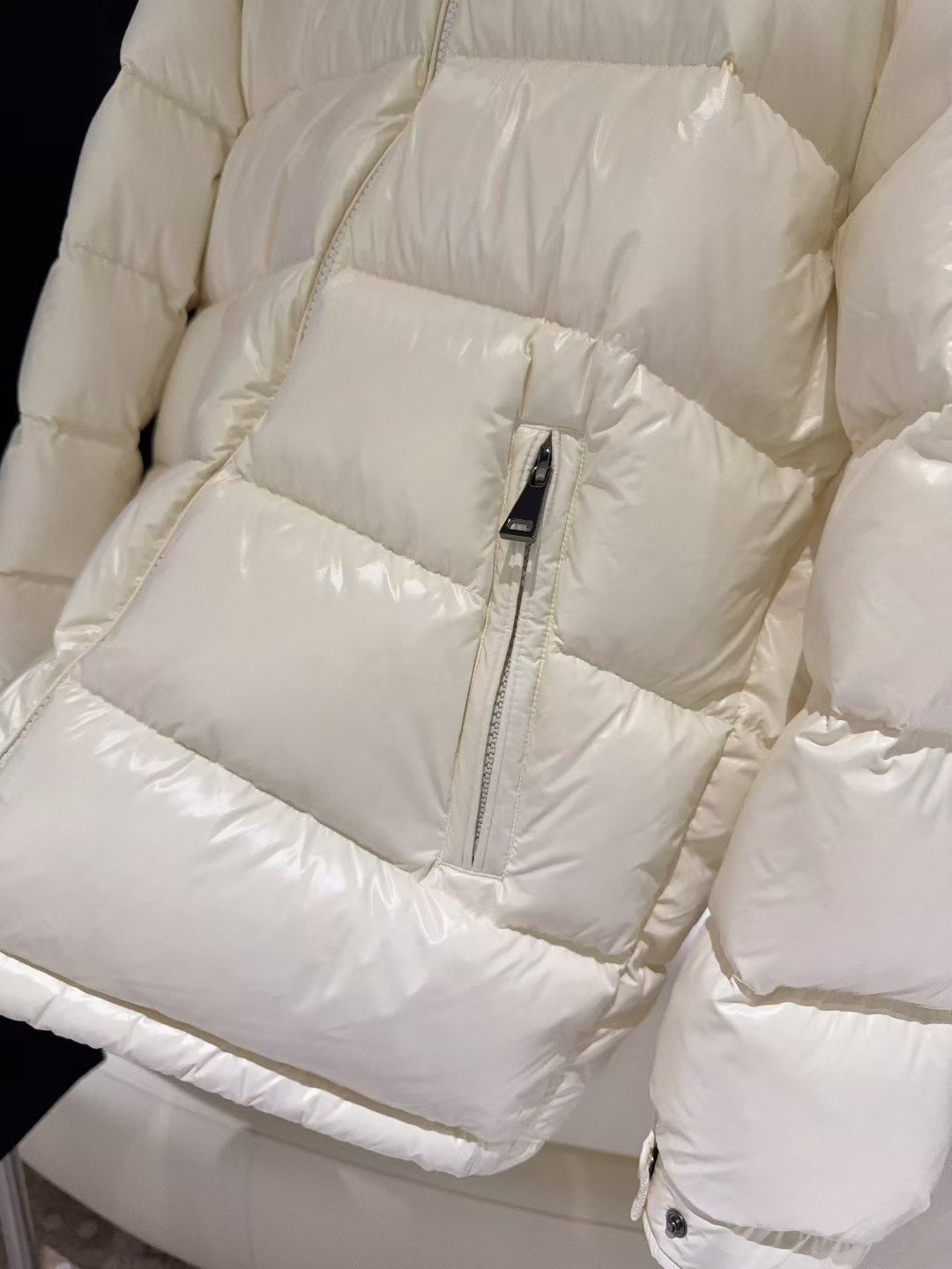 Moncler down jacket D102805 - Image 7