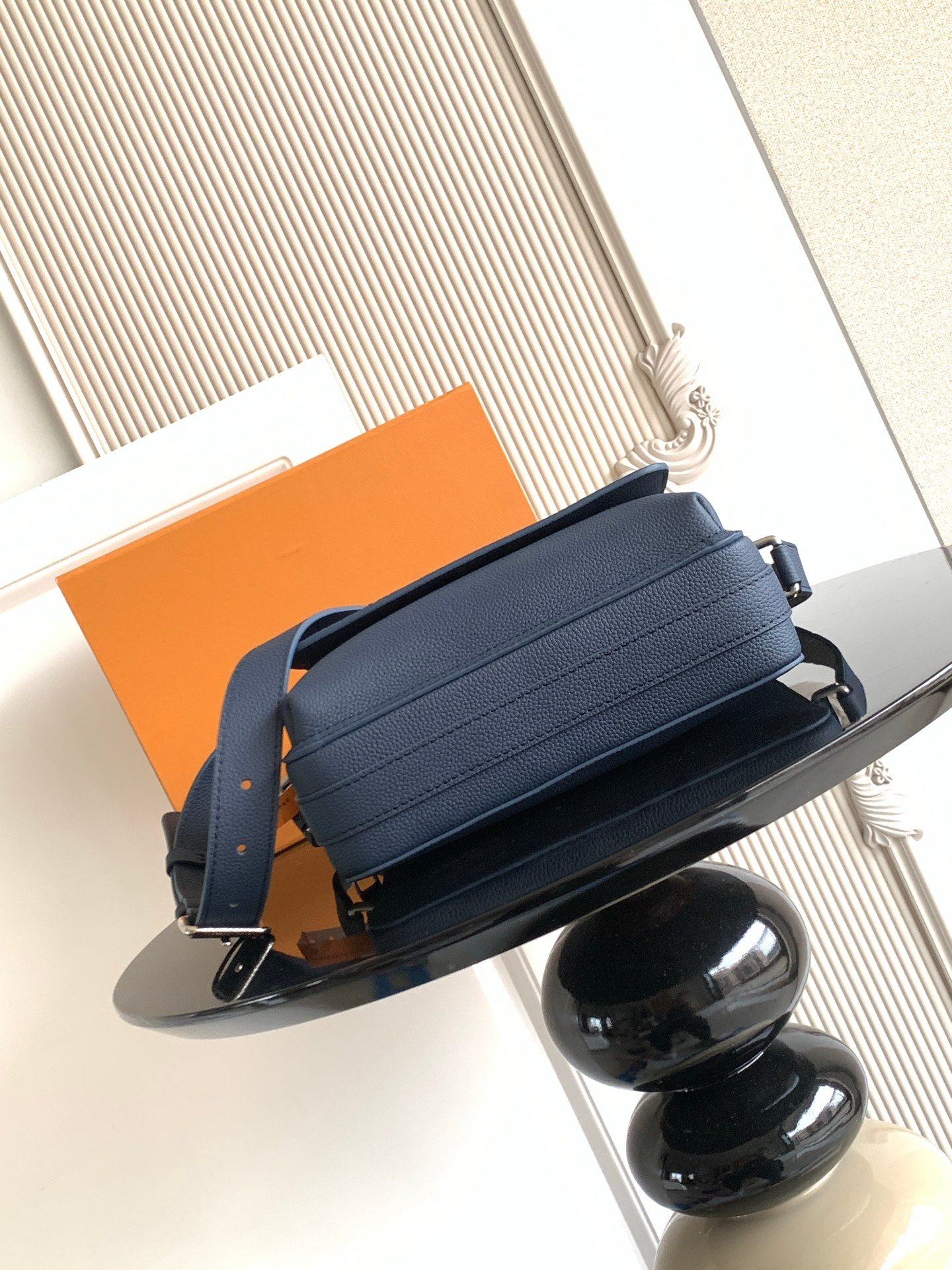 Louis Vuitton Boarding Messenger LV Aerogram - Men Bags L112102 - Image 4