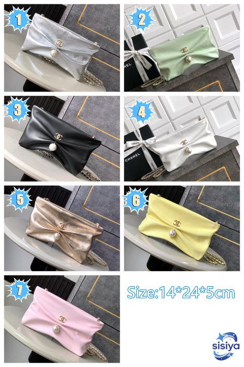 CHANEL handbag with wristlet accessory L111210