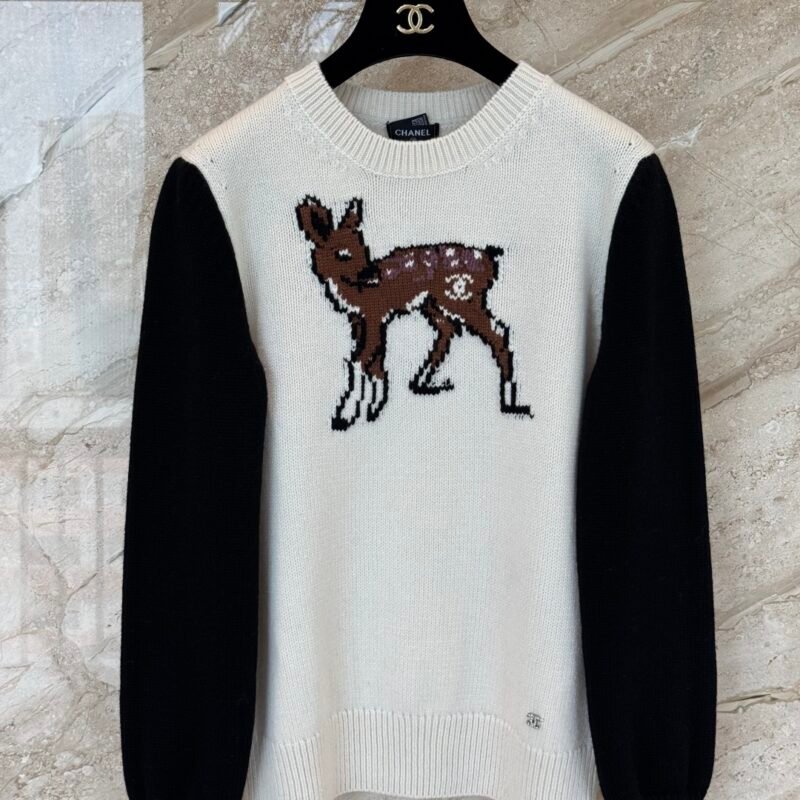 Chanel Color-Contrasting Deer Fur Knitted Sweater D110103