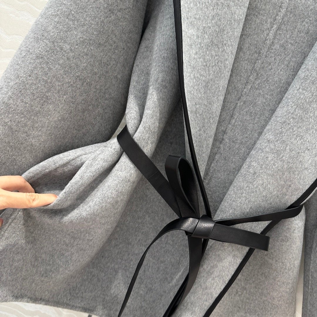 Bottega Veneta wool and cashmere blended hooded coat D110601 - Image 9