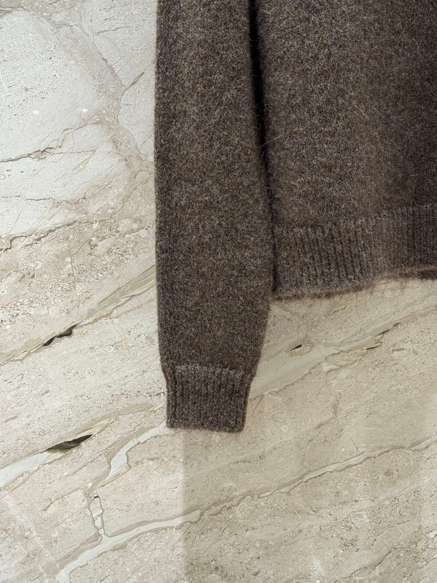 LV Knitted Sweater D110708 - Image 5