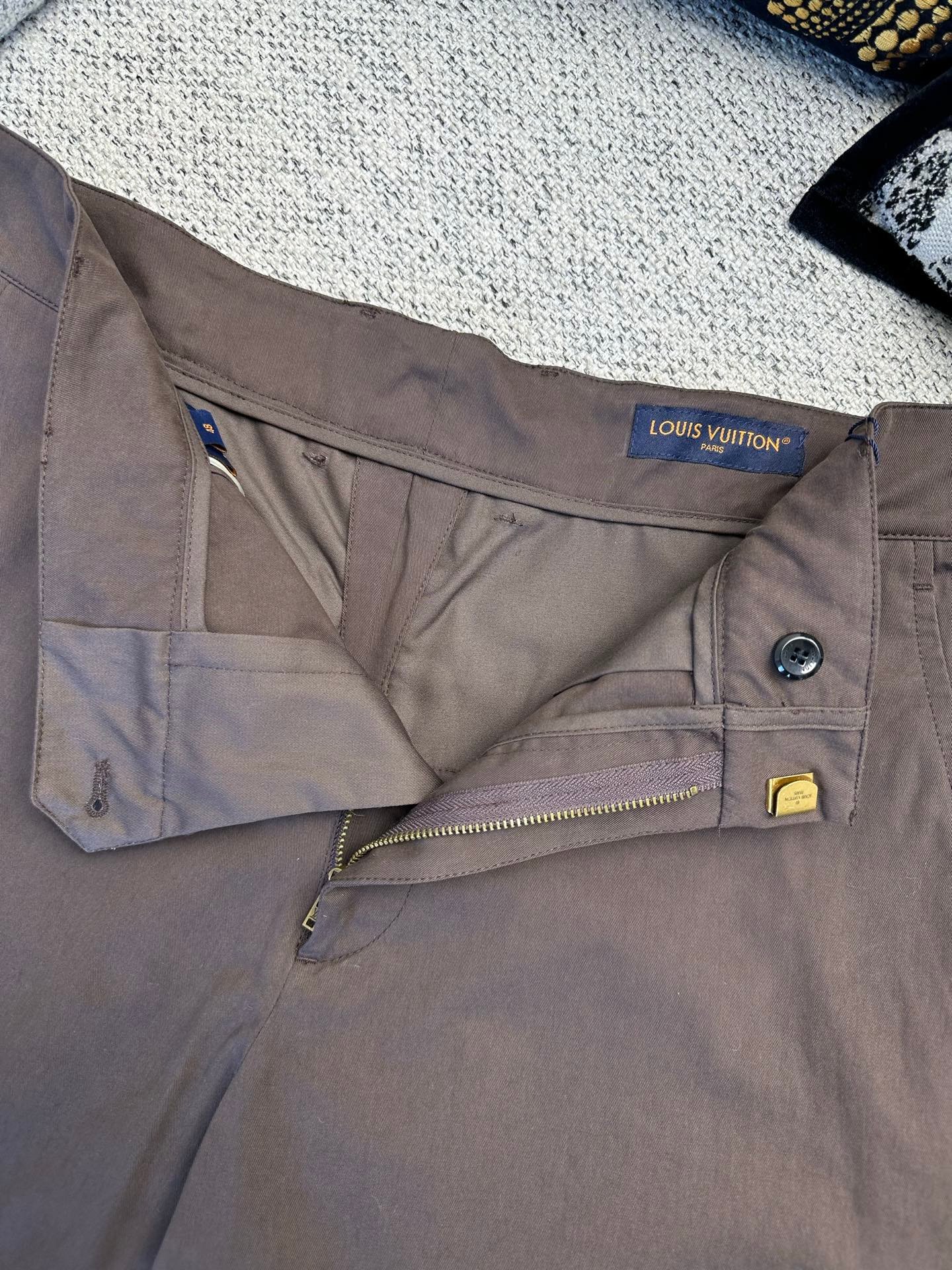 Louis Vuitton Cropped Chino Pants 110804 - Image 9