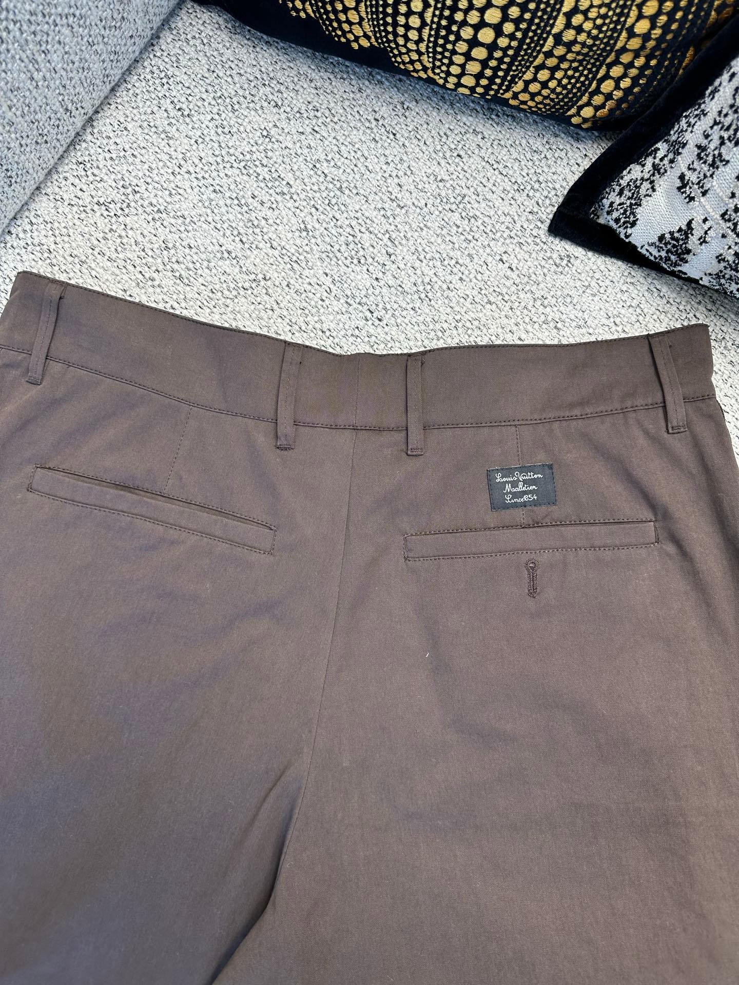 Louis Vuitton Cropped Chino Pants 110804 - Image 4