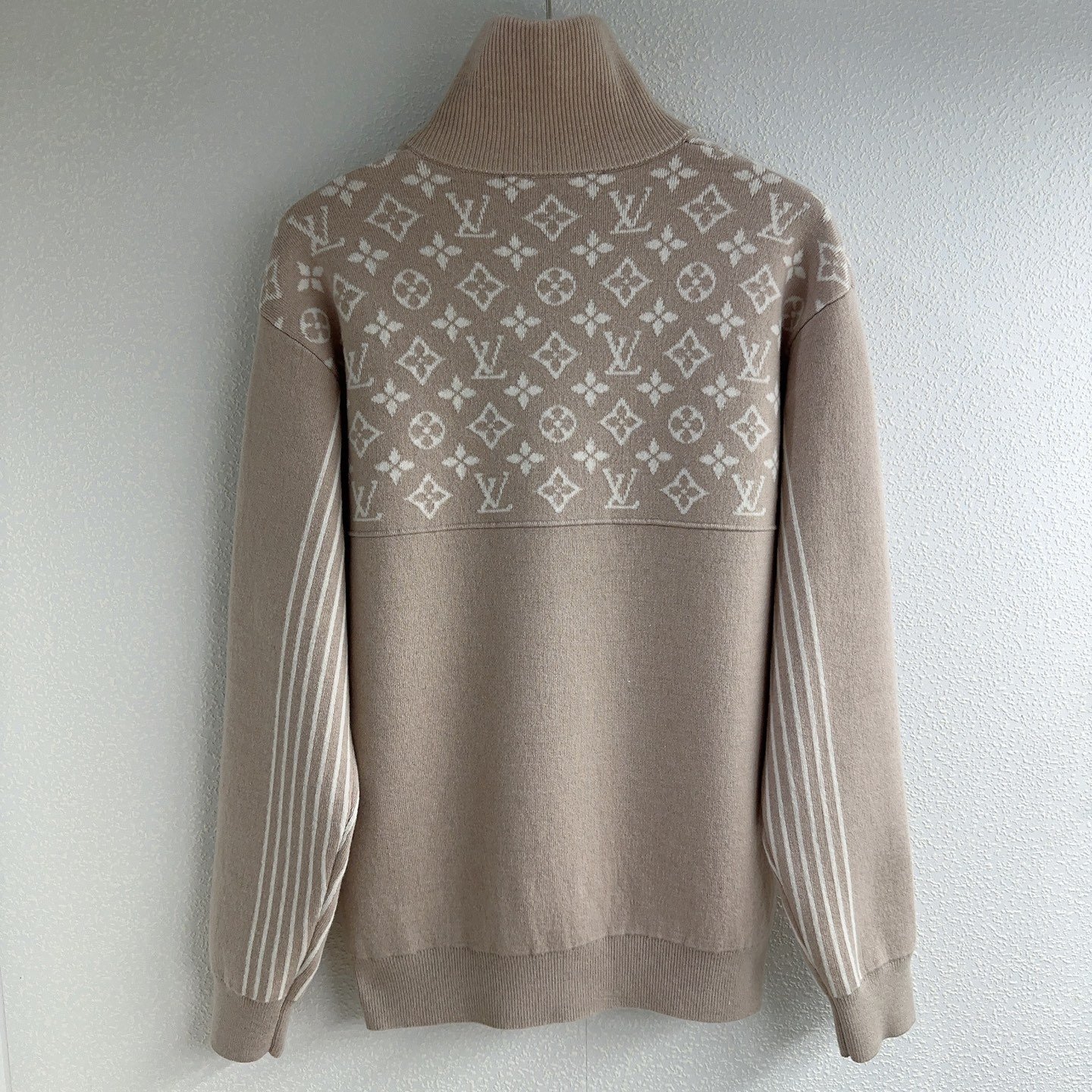 LV jacquard stand-up collar zipper knitted half-open cardigan D111206 - Image 4