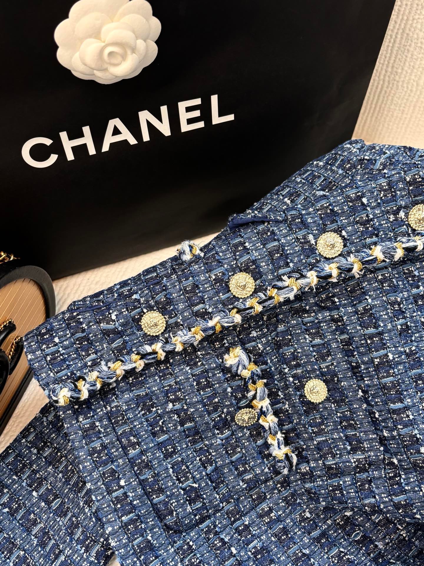 CHANEL Heavyweight Knitted Tweed Coat D111209 - Image 4