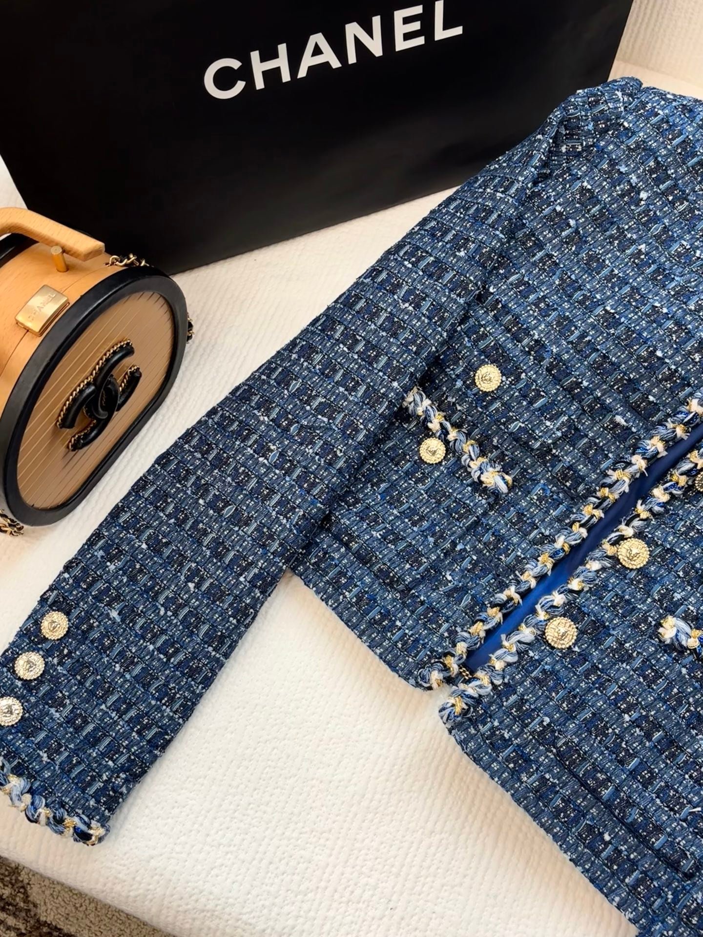 CHANEL Heavyweight Knitted Tweed Coat D111209 - Image 5