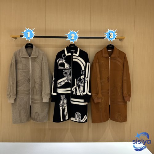 Hermès duffle coat with a saddle and bridle motif D111304