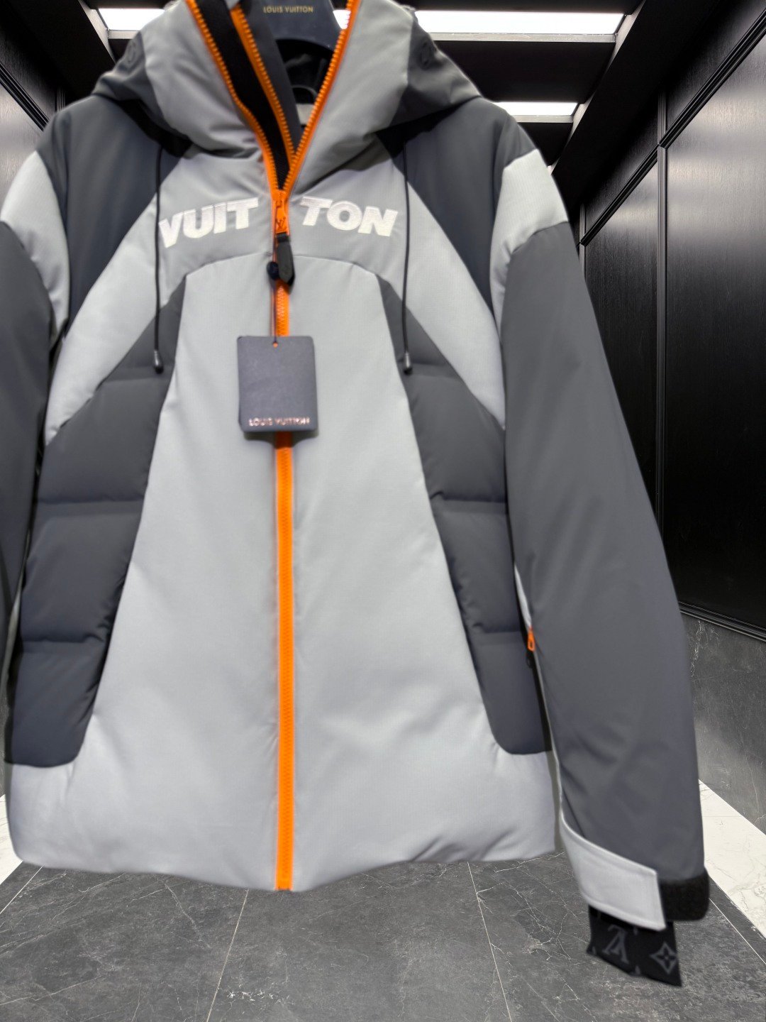 LV Technical Down Ski Jacket 111805 - Image 5