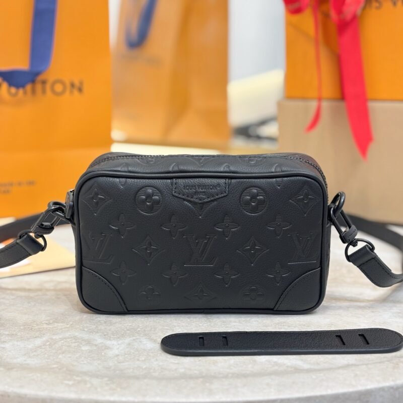 Louis Vuitton Trocadéro Wearable Wallet Monogram L111901