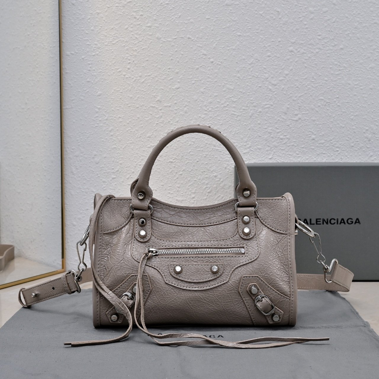 Balenciaga Mini Le City Tote Bag L111905 - Image 4