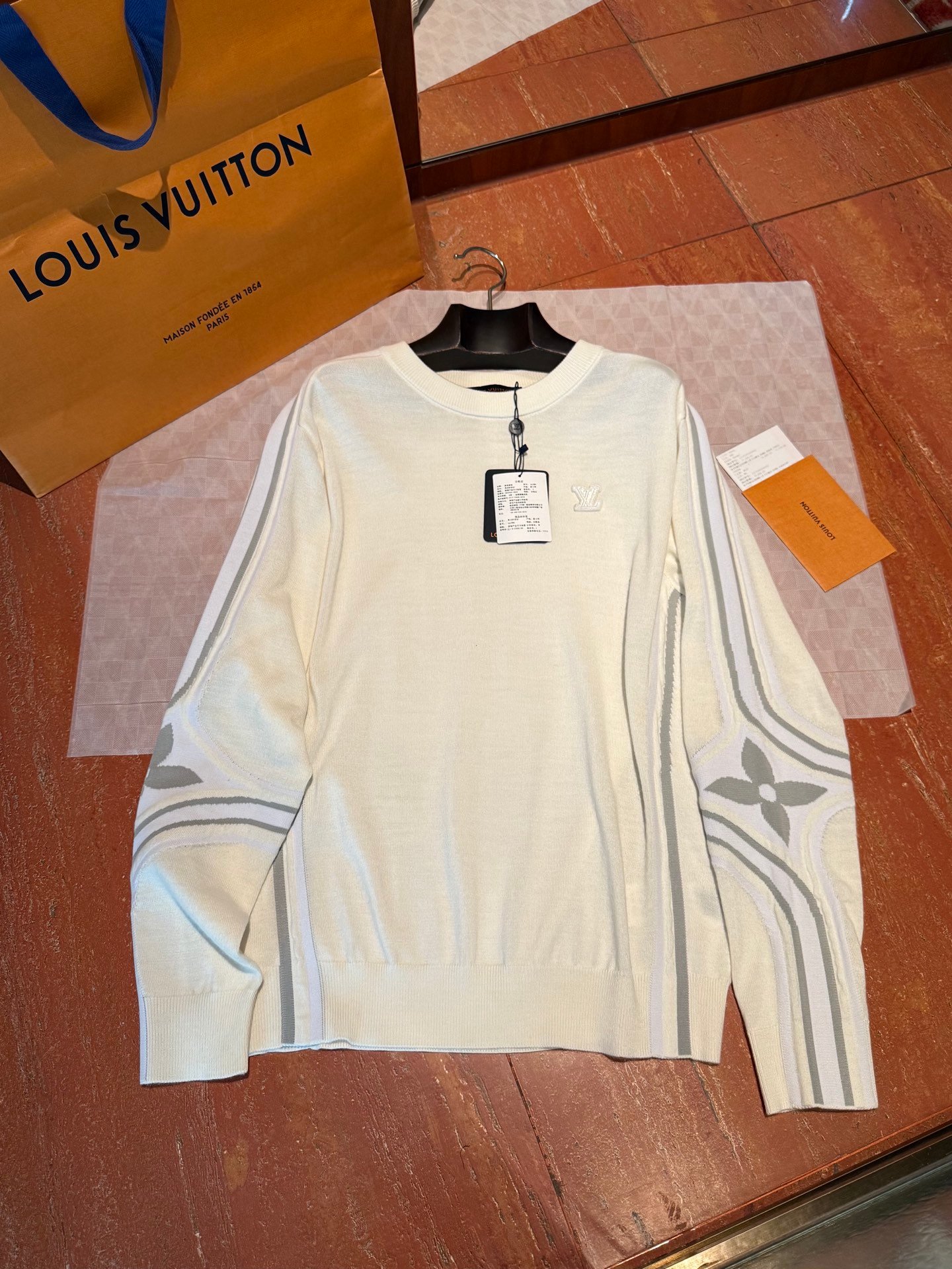 LV Graphic Knitted Crewneck D112006