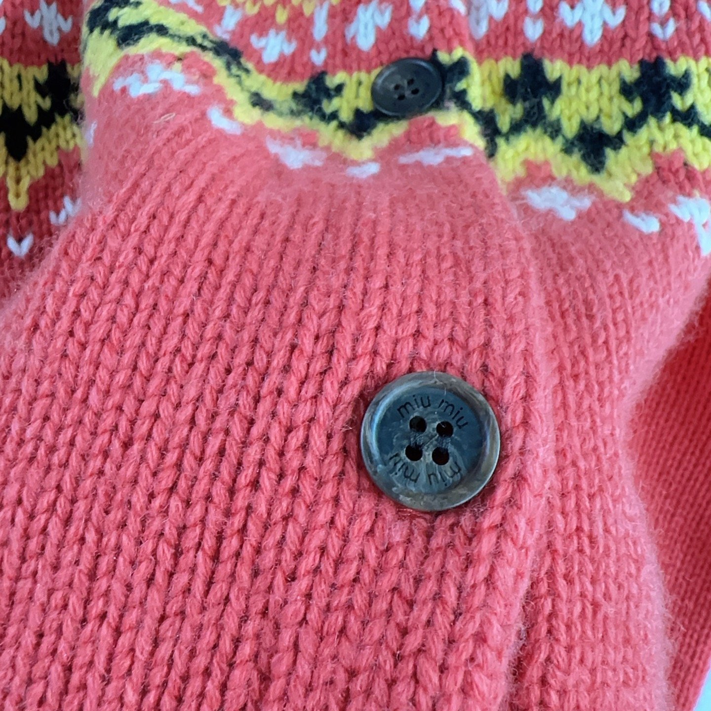 MIUMIU Contrasting Color Round-neck Knit Cardigan D112008 - Image 6