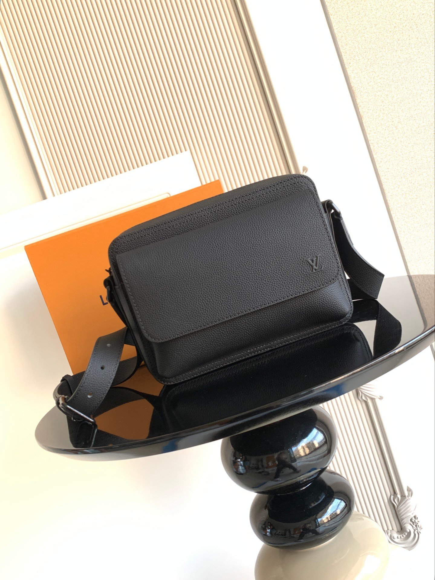 Louis Vuitton Boarding Messenger LV Aerogram - Men Bags L112102 - Image 9