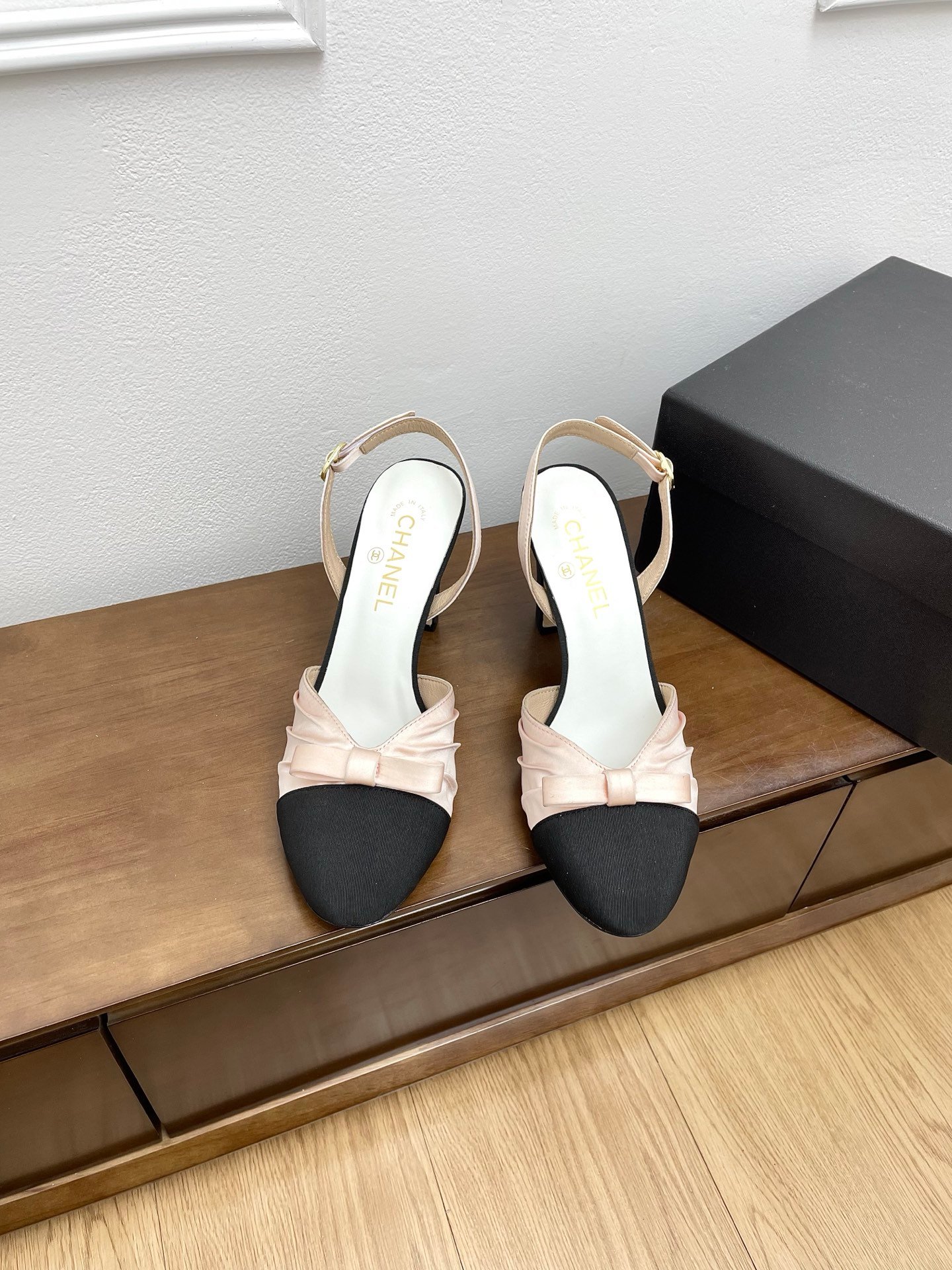 Chanel cross-body sandals L112109 - Image 3