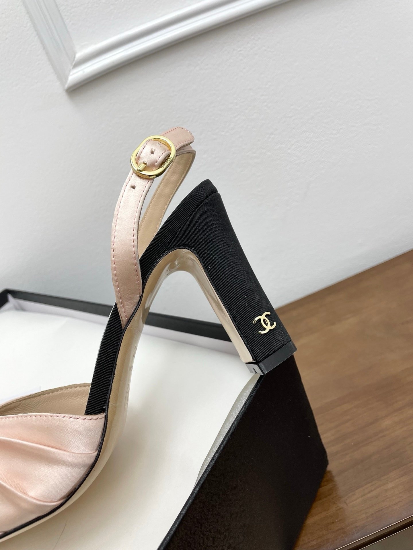 Chanel cross-body sandals L112109 - Image 5
