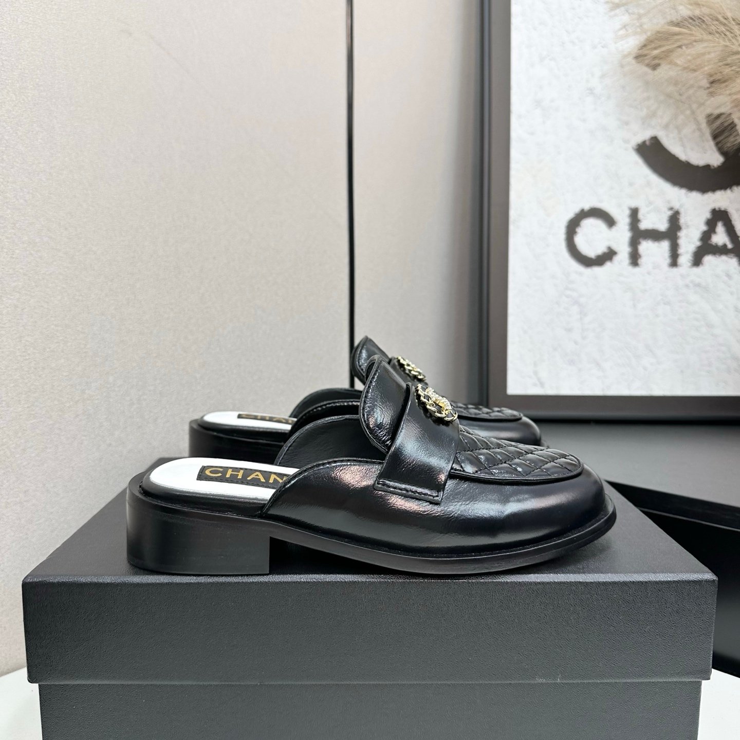 CHANEL Mulle Sandals L112609 - Image 4