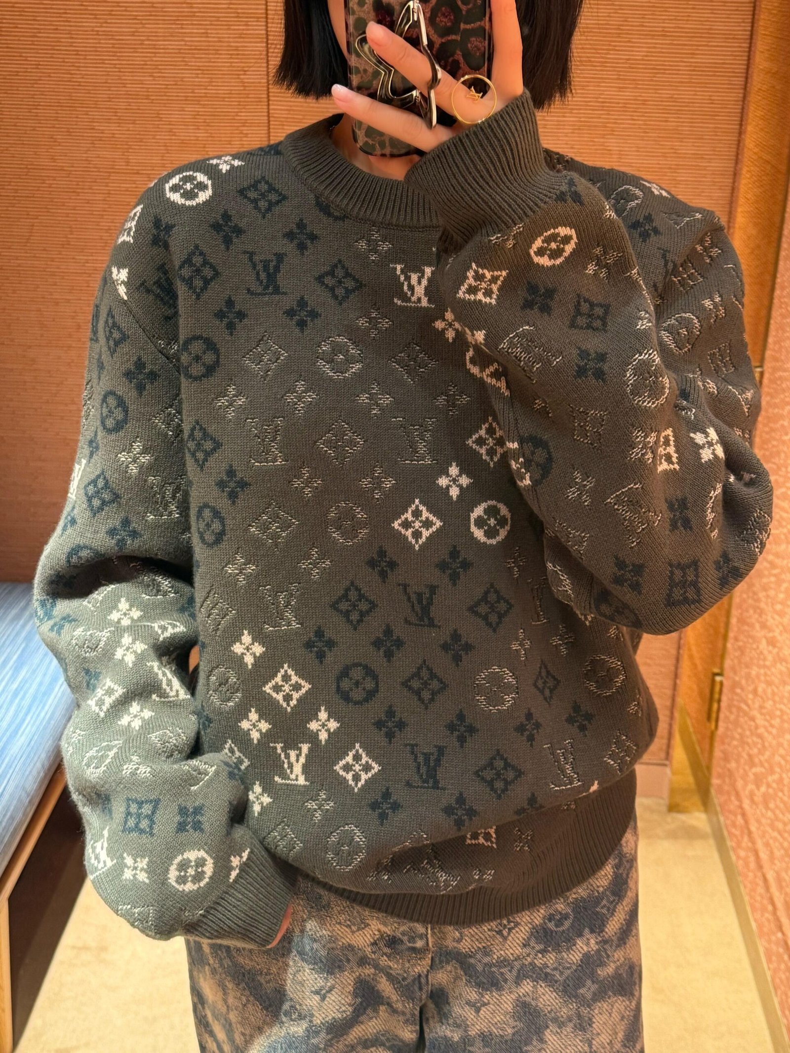 Louis Vuitton Monogram Pullover D112704 - Image 8