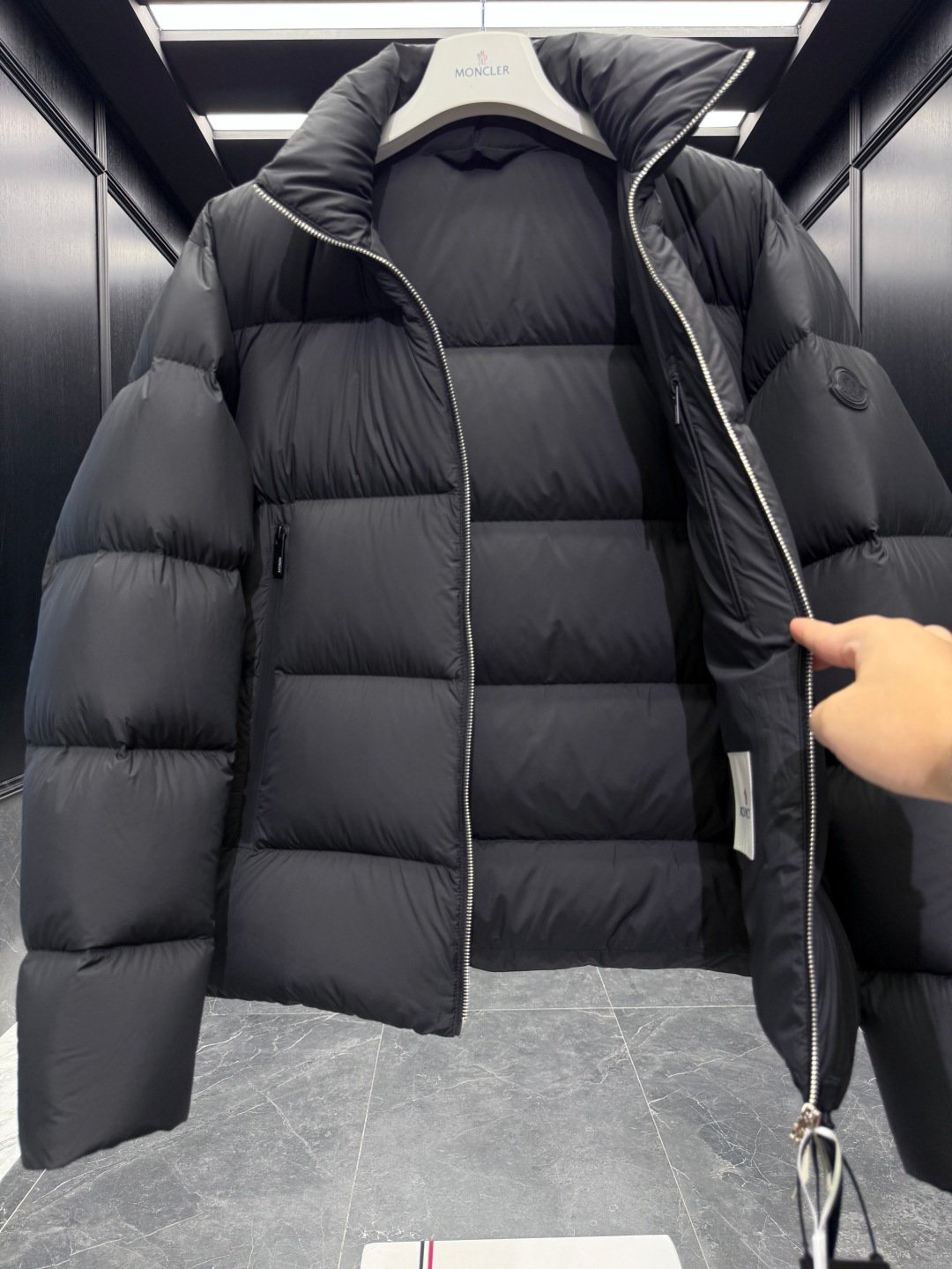 Moncler short-sleeved down jacket 112706 - Image 7