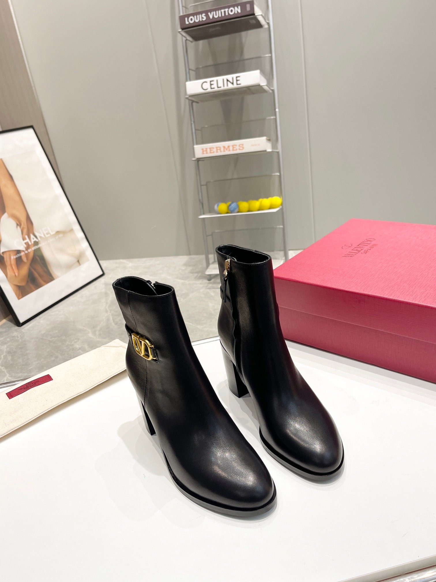 Valentino Garavani V Logo Signature Bootie in Nero L112901 - Image 3