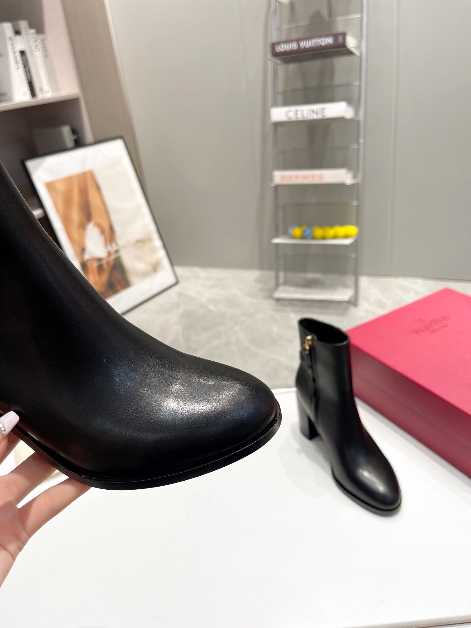 Valentino Garavani V Logo Signature Bootie in Nero L112901 - Image 5