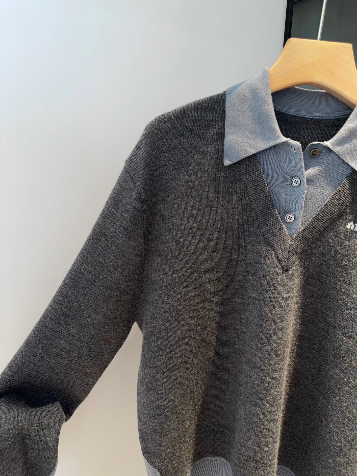 Miu Miu Grey V-neck Knit Sweater D120201 - Image 4