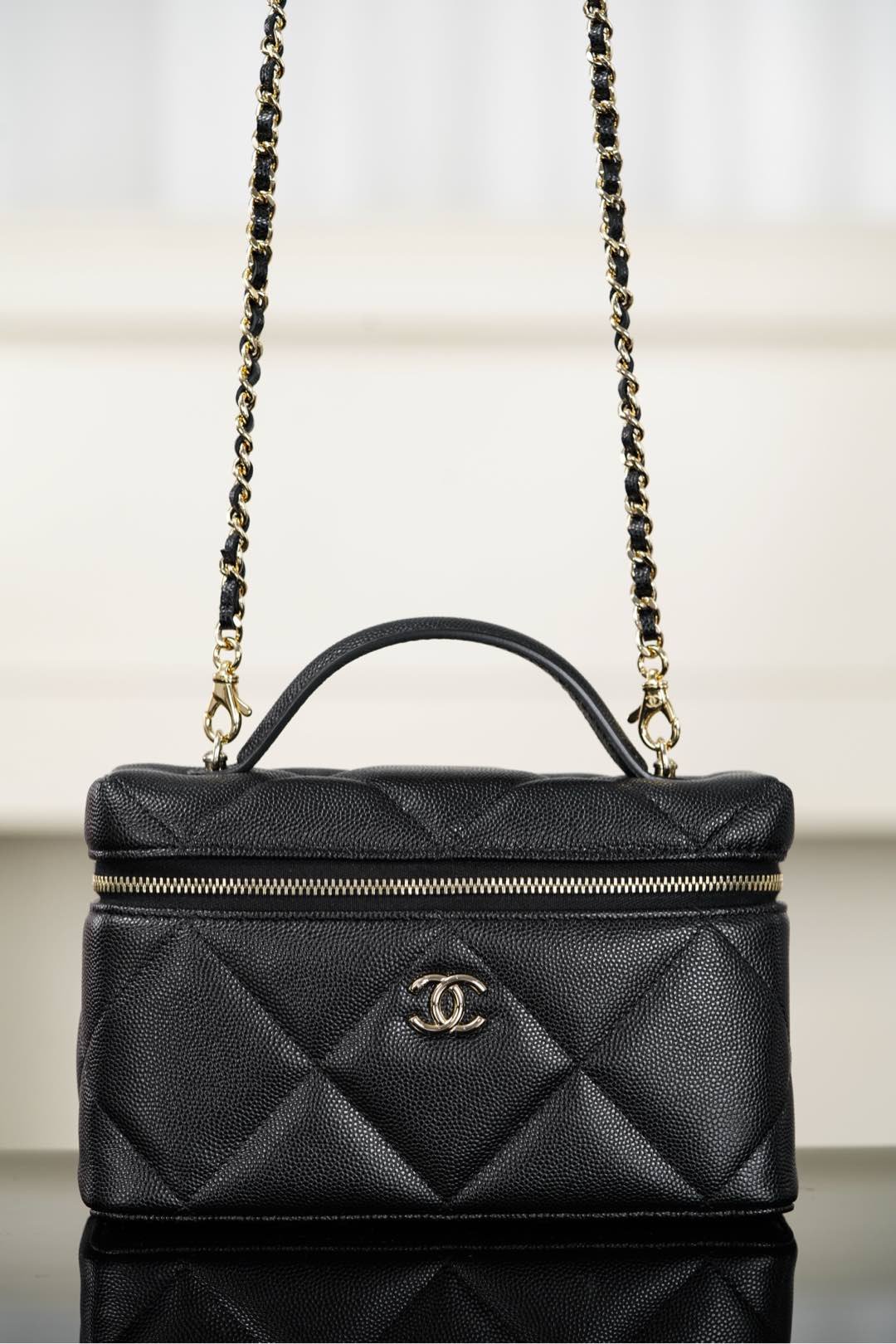 Channel Large Diamond Pattern Leather Box Bag L120303 - Image 4