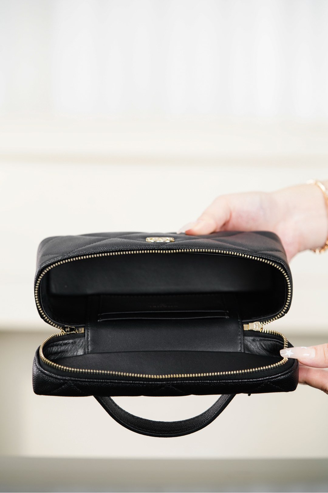 Channel Large Diamond Pattern Leather Box Bag L120303 - Image 6