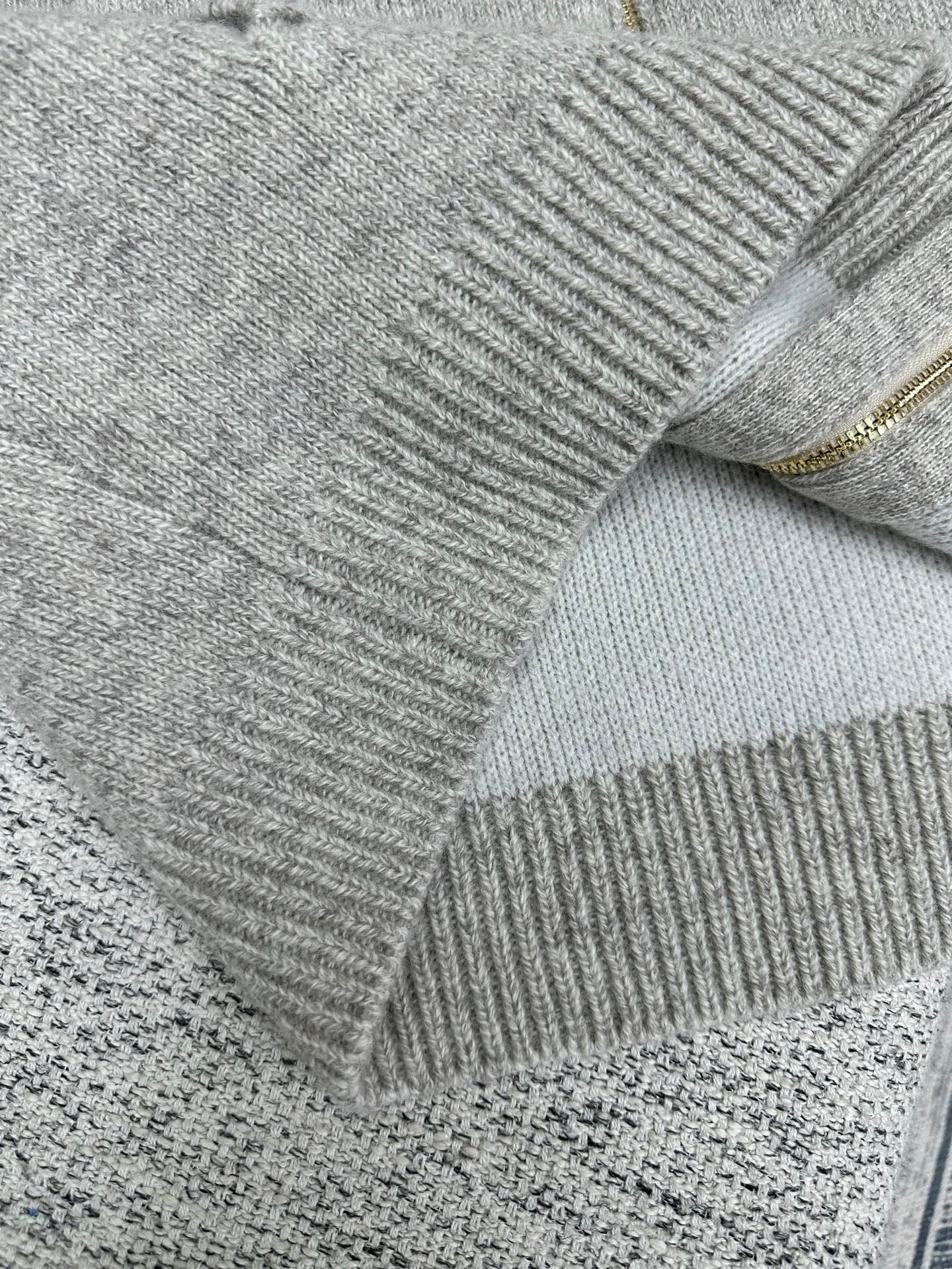 Miumiu Zippered Blouse D120403 - Image 6