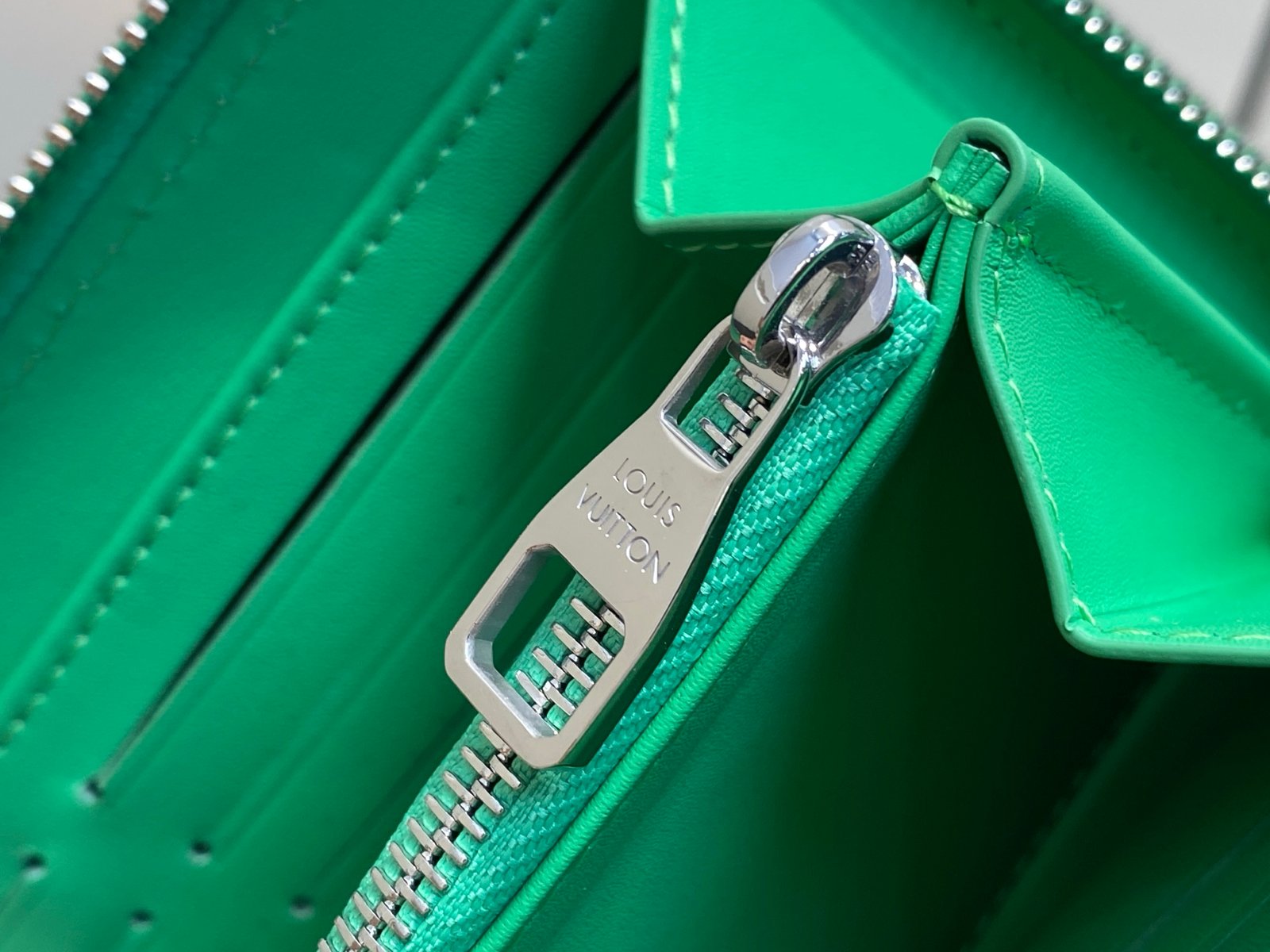 Louis Vuitton Zippy Vertical Wallet L120406 - Image 8