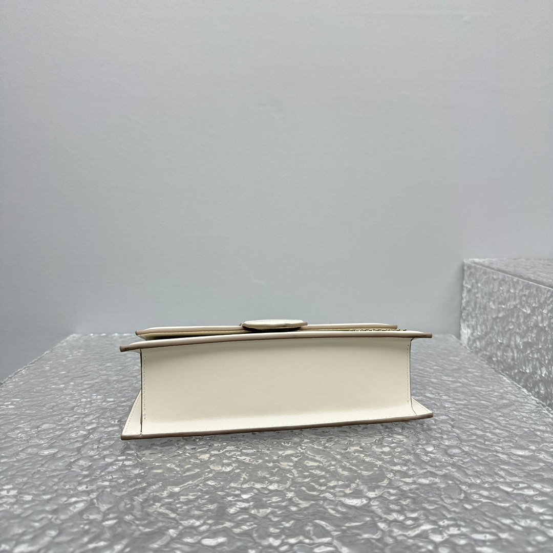 JACQUEMUS The Large Bambino L120504 - Image 5