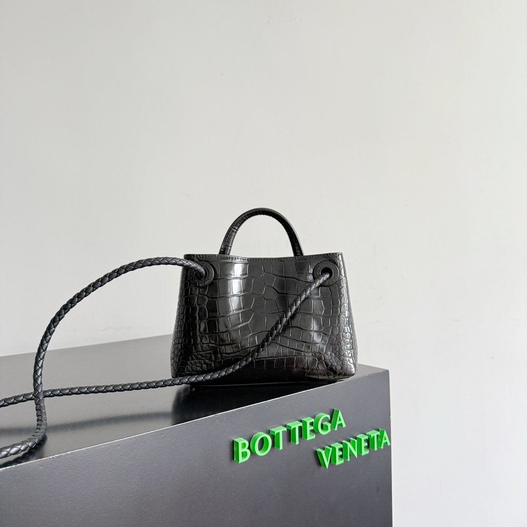 Bottega Veneta crocodile-pattern mini handbag L121205 - Image 3