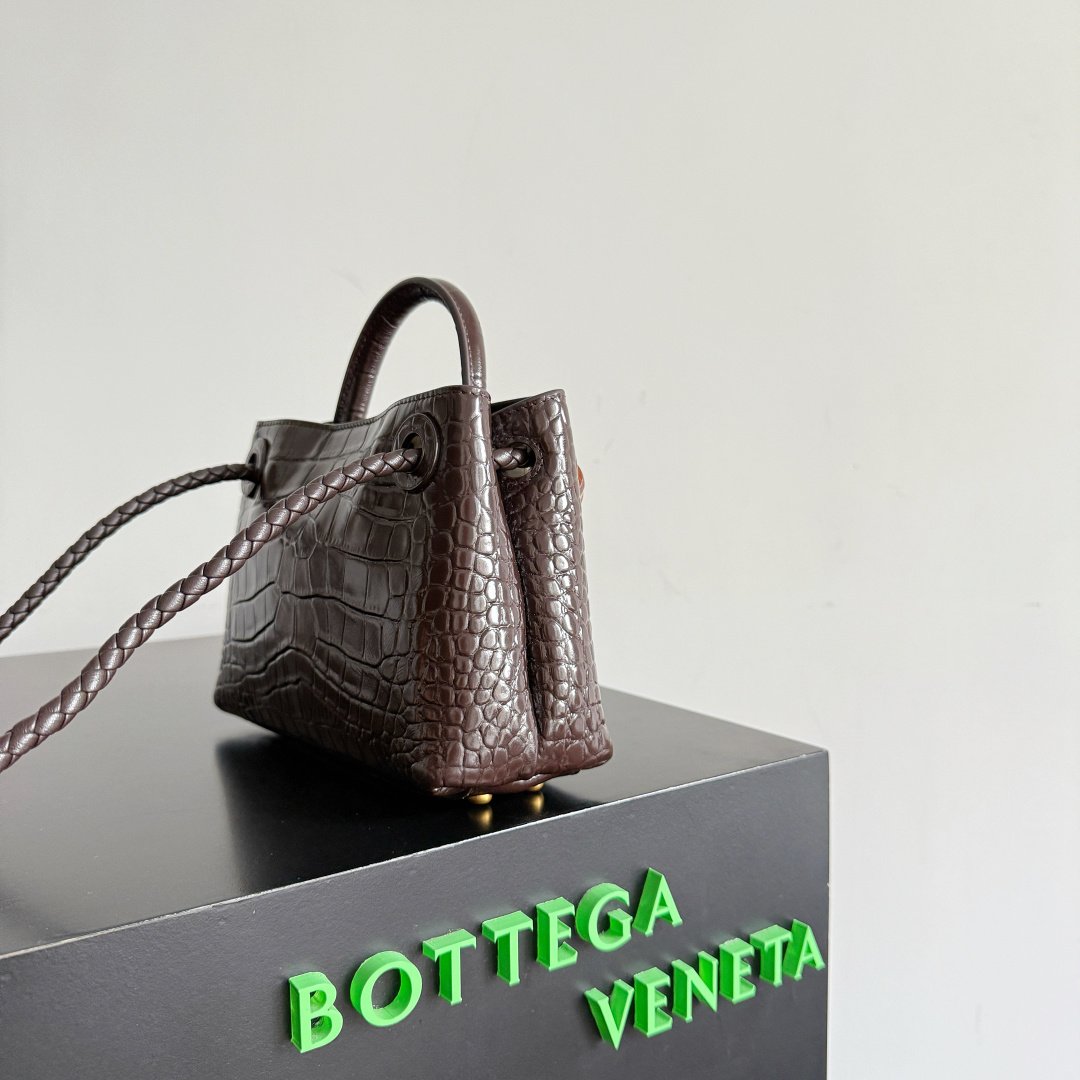Bottega Veneta crocodile-pattern mini handbag L121205 - Image 6