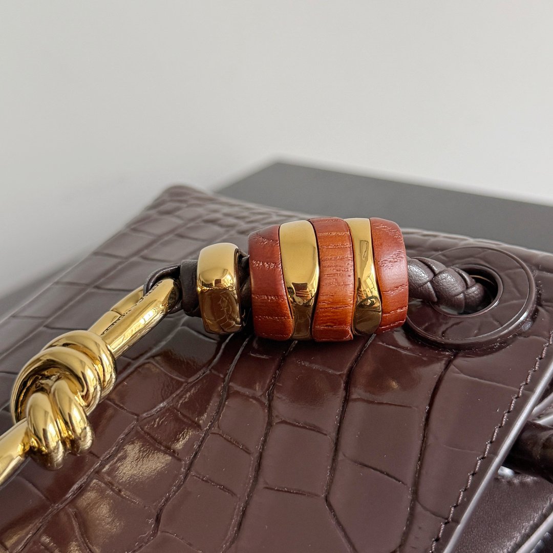 Bottega Veneta crocodile-pattern mini handbag L121205 - Image 7