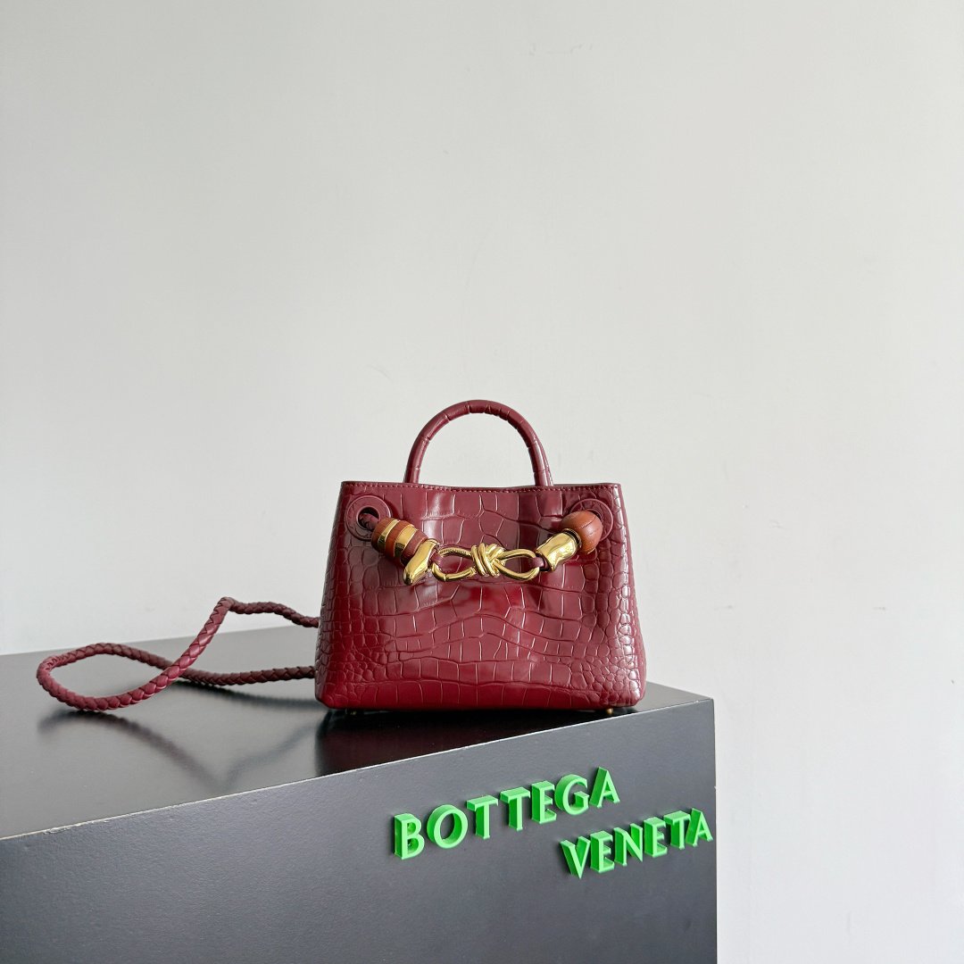 Bottega Veneta crocodile-pattern mini handbag L121205 - Image 8