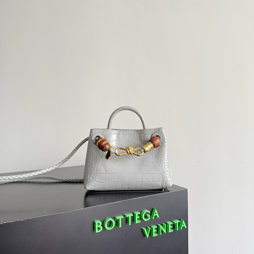 Bottega Veneta crocodile-pattern mini handbag L121205 - Image 11