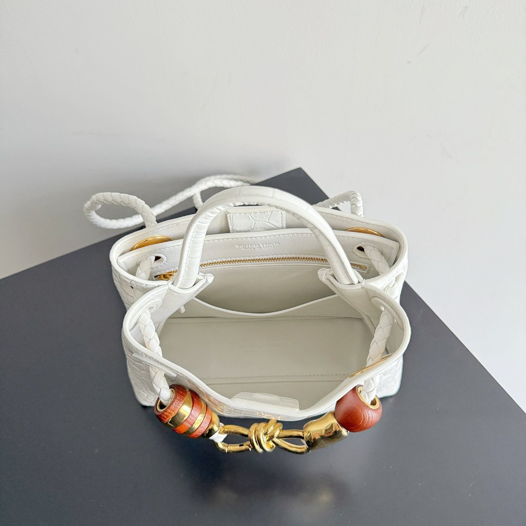 Bottega Veneta crocodile-pattern mini handbag L121205 - Image 16