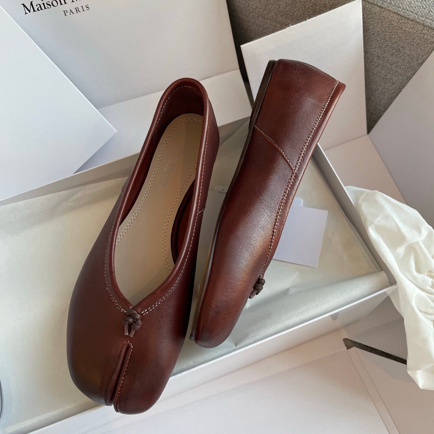 Maison Margiela MM6 Water-Rubbed Leather Split-Toe Shoes L121304 - Image 3