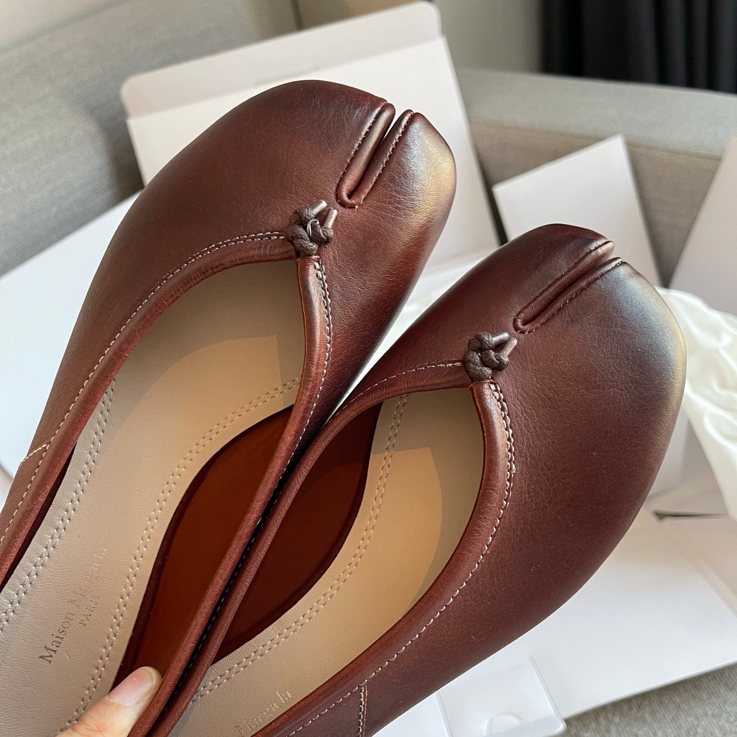 Maison Margiela MM6 Water-Rubbed Leather Split-Toe Shoes L121304 - Image 4