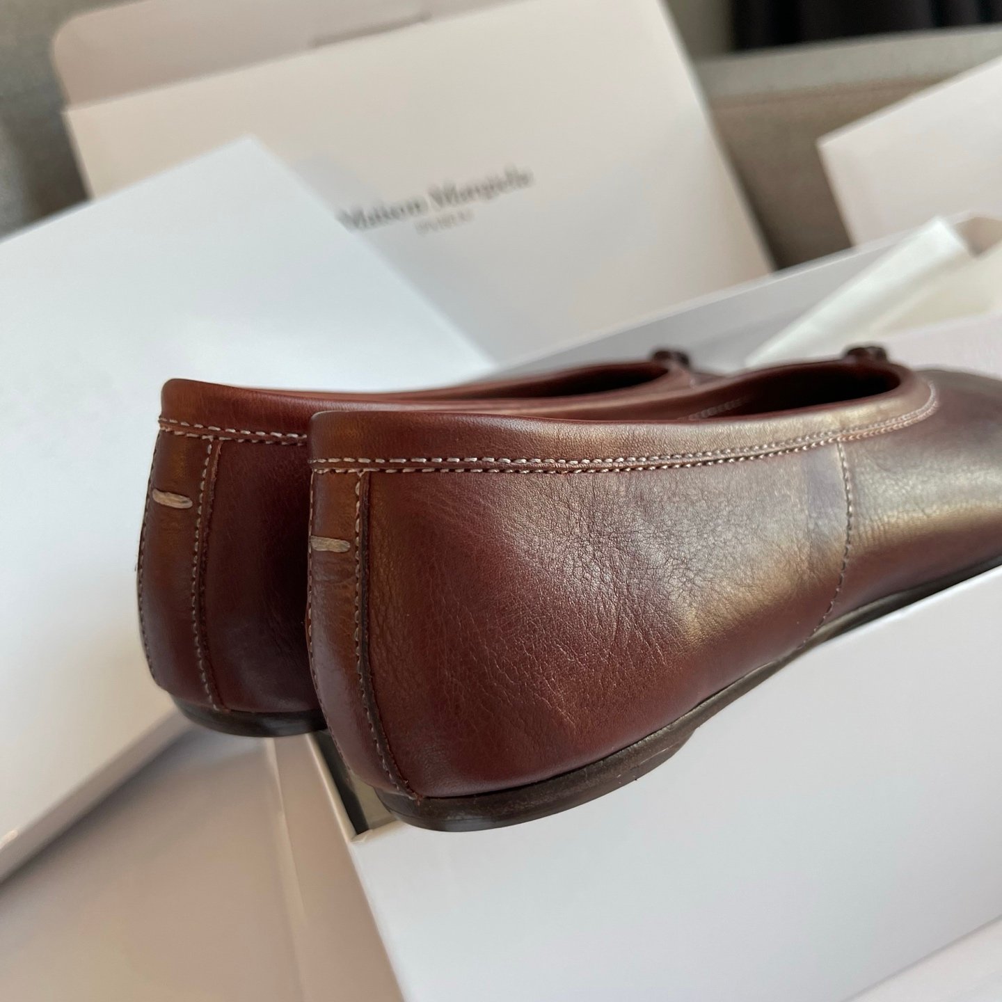 Maison Margiela MM6 Water-Rubbed Leather Split-Toe Shoes L121304 - Image 5