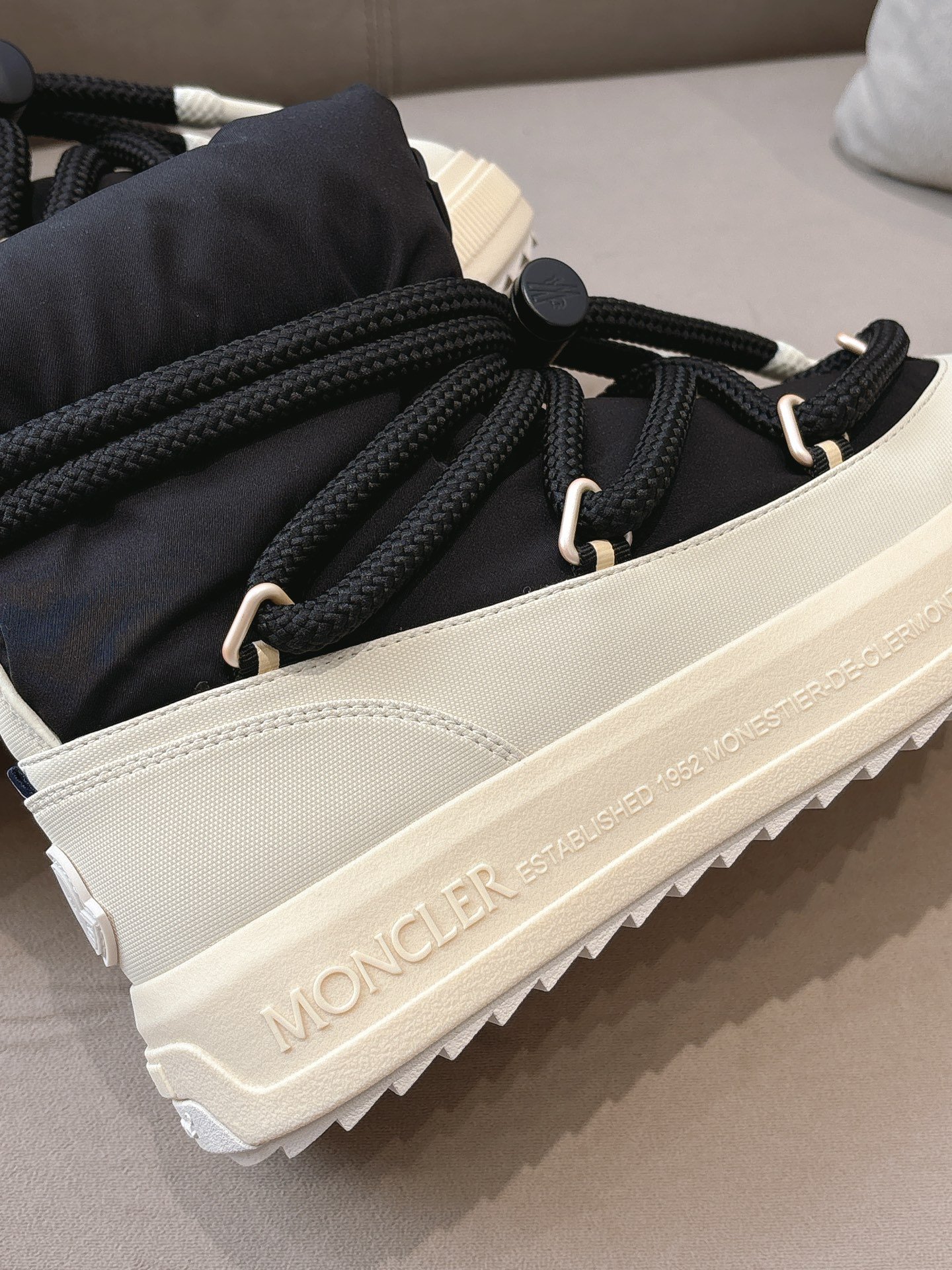 Moncler Altive Mid Snow Boots L121506 - Image 9
