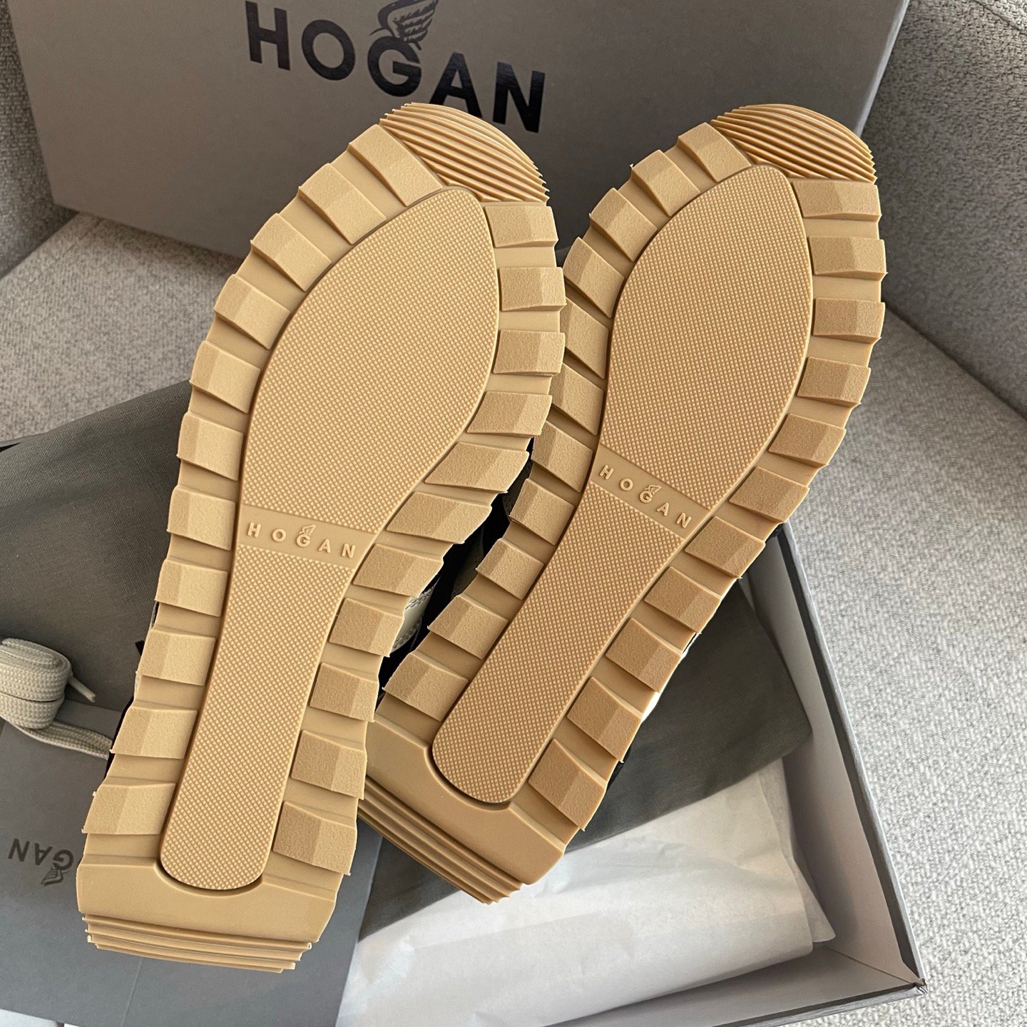 Hogan Suede Sneakers L121605 - Image 10