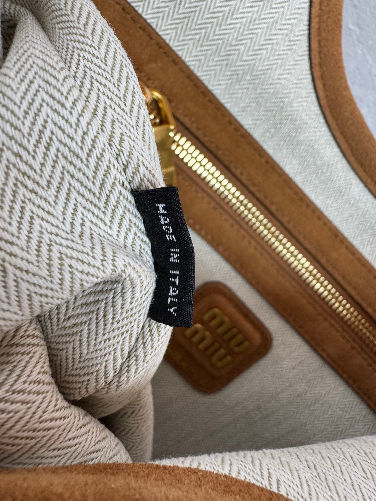 Miu Miu Ivy Leather Bag L121608 - Image 7