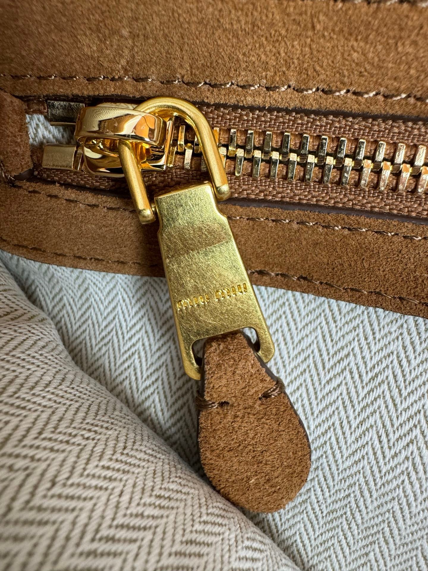 Miu Miu Ivy Leather Bag L121608 - Image 8