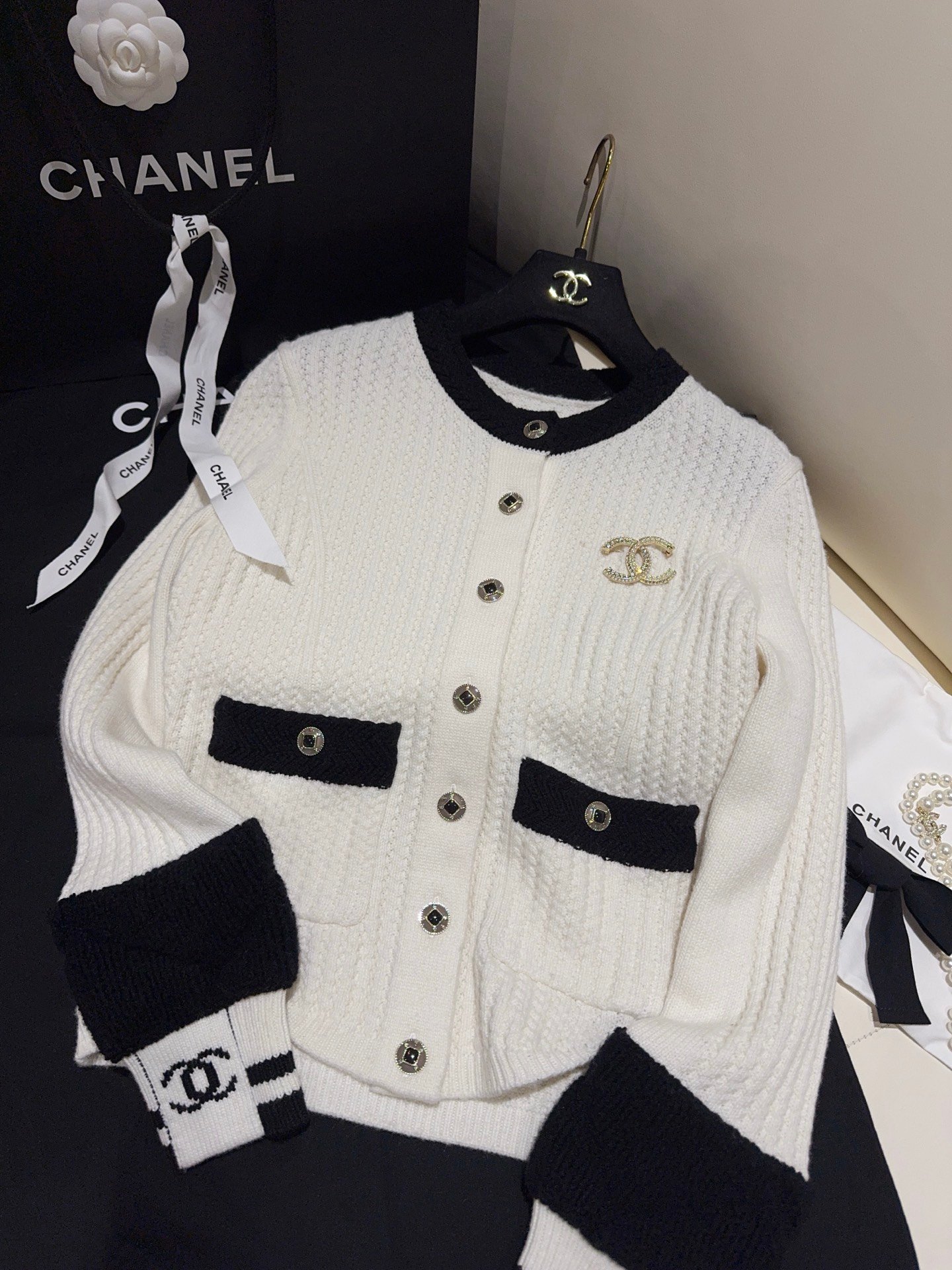 Chanel cardigan sweater D121708 - Image 4
