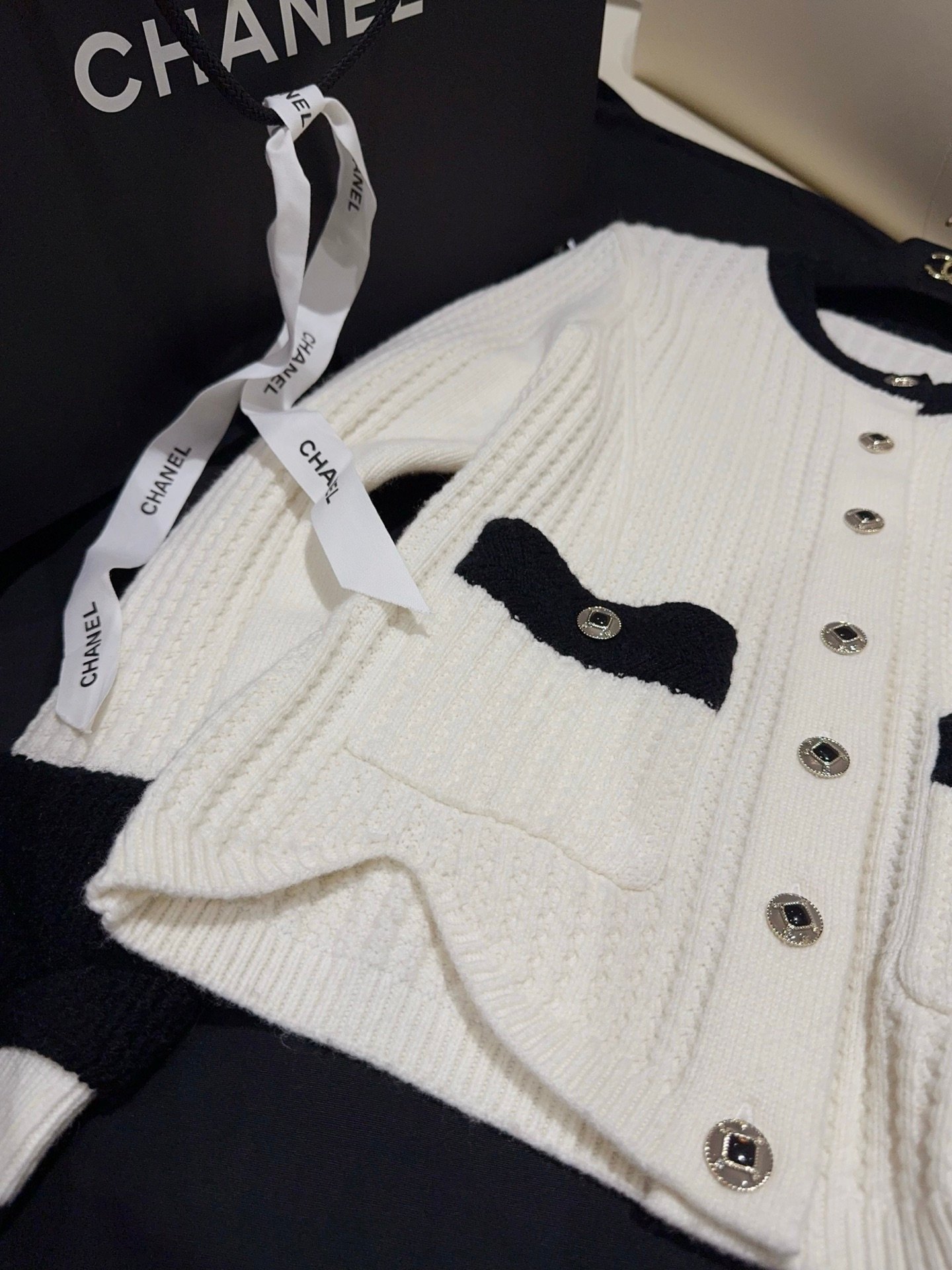 Chanel cardigan sweater D121708 - Image 7