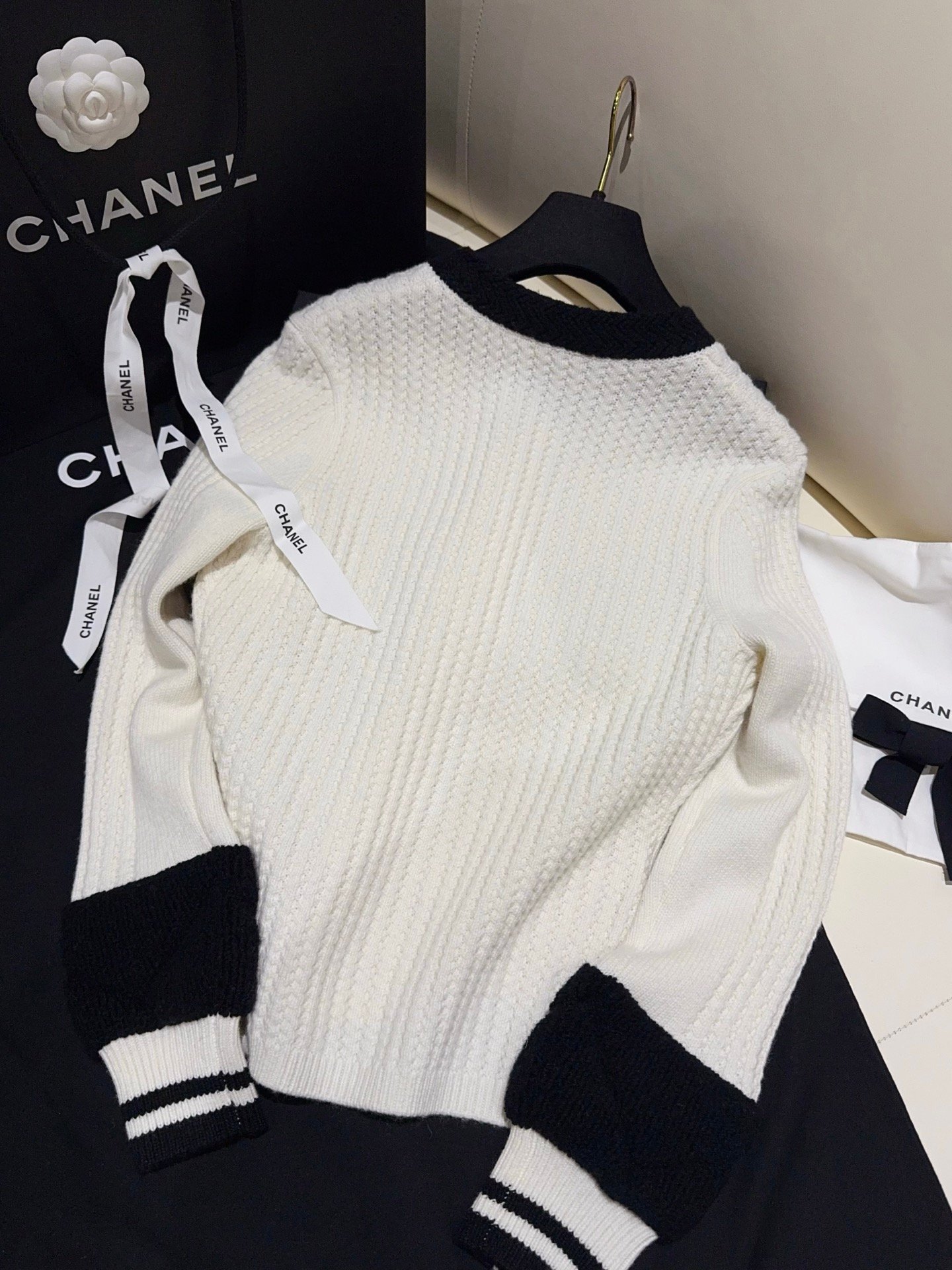 Chanel cardigan sweater D121708 - Image 10