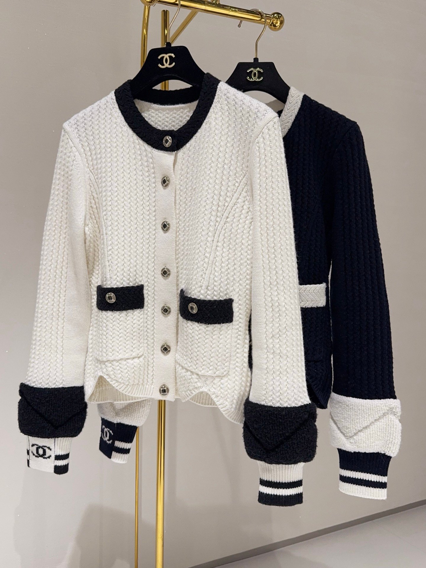 Chanel cardigan sweater D121708 - Image 2