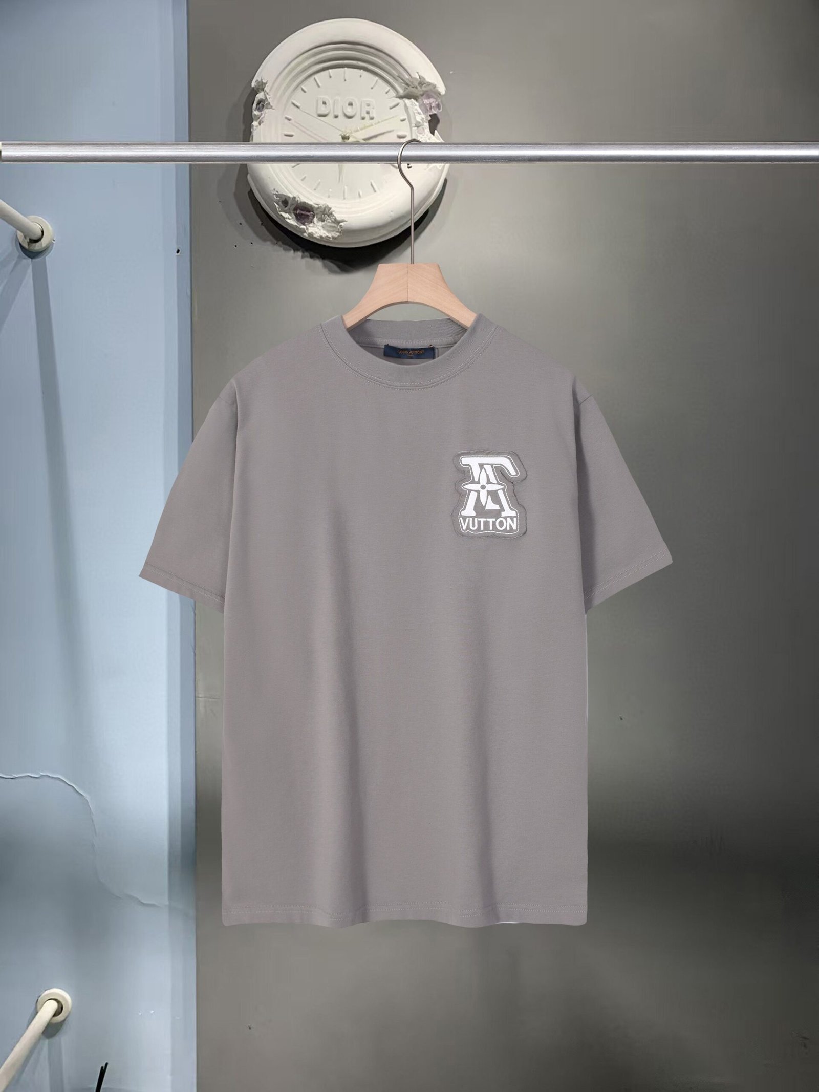 LV Front and Back Patch Embroidered Round-neck T-shirt 121903 - Image 2