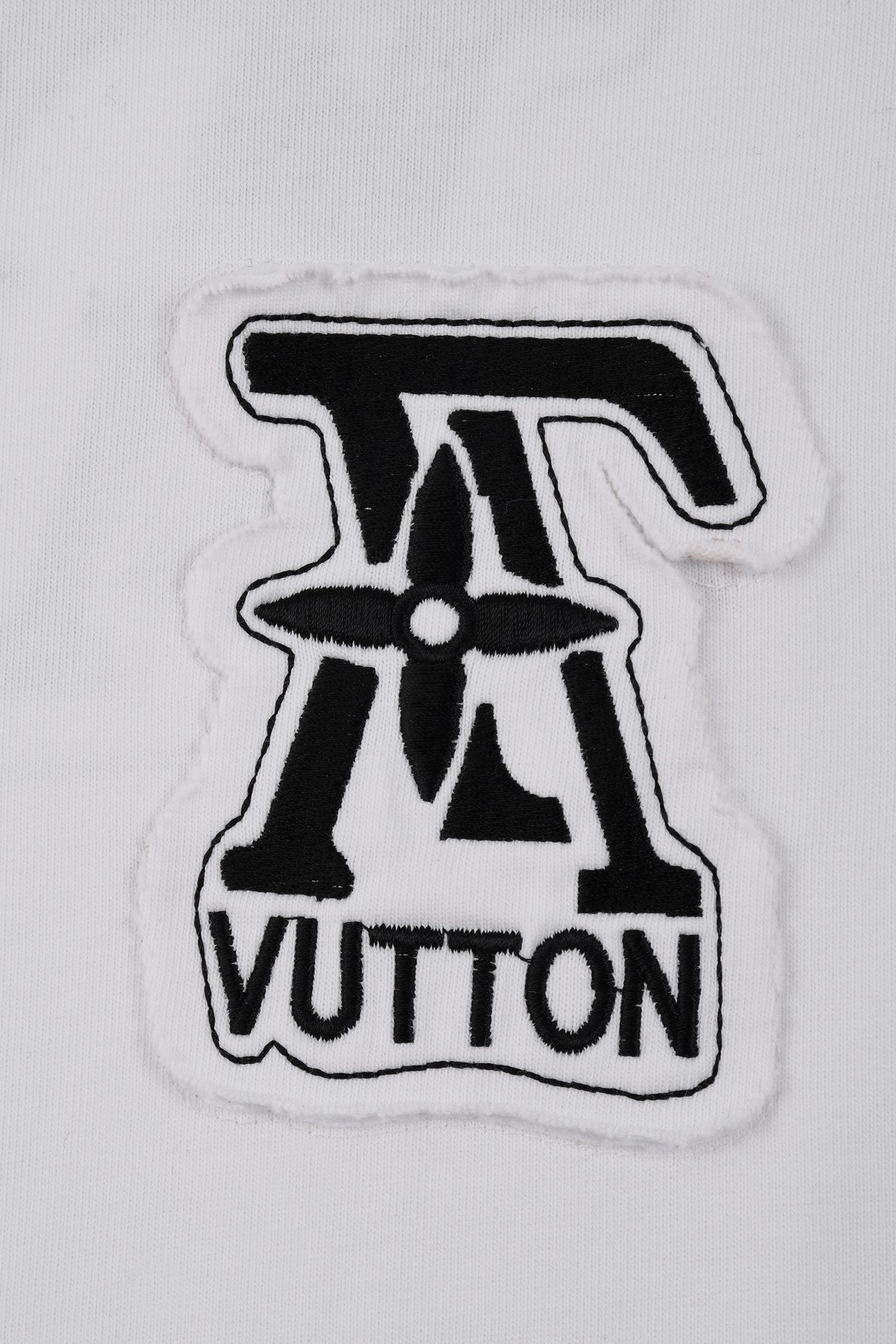 LV Front and Back Patch Embroidered Round-neck T-shirt 121903 - Image 5
